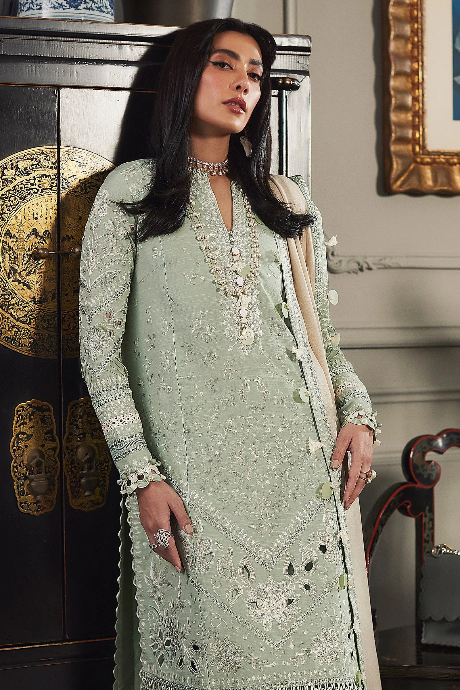 Elan Winter Collection – AINAZ (EW22-08)